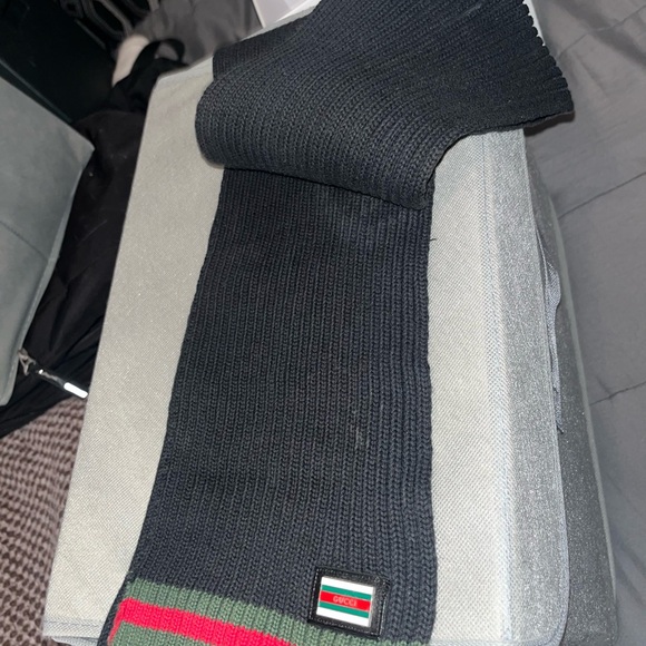 Gucci Black Scarf with Signature Red and Green Accents - Picture 1 of 3